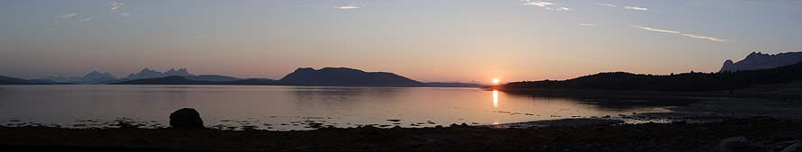 Crépuscule dans le Nordland, Norvège Crépuscule dans le Nordland, Norvège
